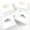 Gepersonaliseerde ring met naam tekst symbool