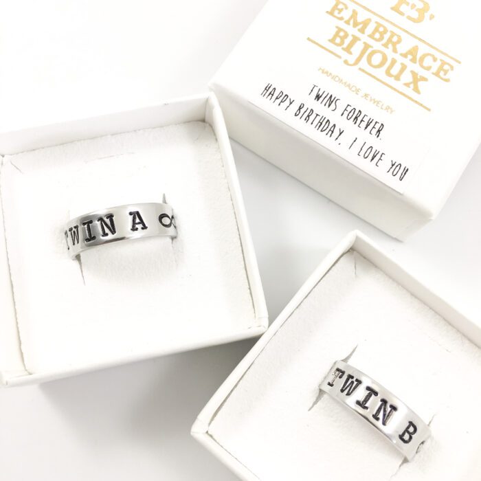 Gepersonaliseerde ring met tekst twins tweelingen infinty oneindigheid