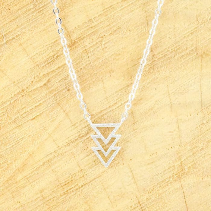 Ketting minimalistische driehoekjes zilver