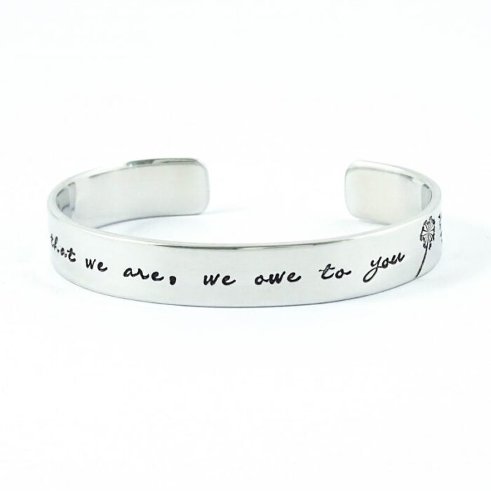 Armband met tekst all that we are we owe to you