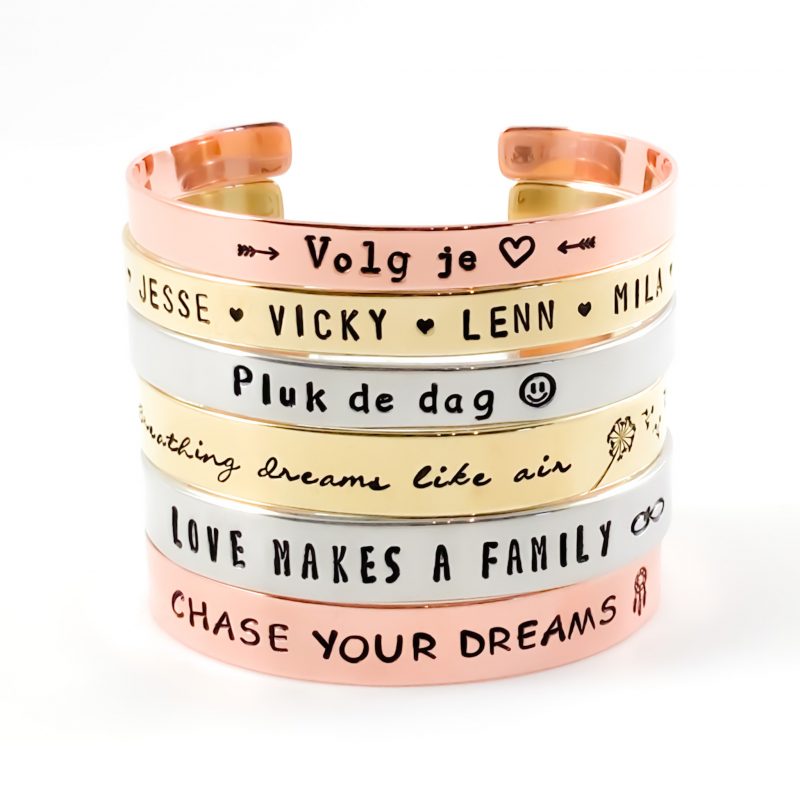 Tekst armband - armbanden met tekst, naam, quote, datum, symbolen gepersonaliseerd - slagletter cuff tekstarmband - persoonlijk cadeau