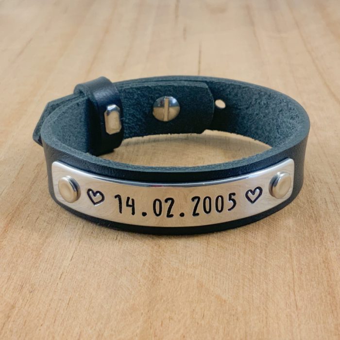 Leren armband met geboorte datum en hartje