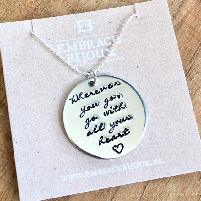 Gepersonaliseerde lange ketting met eigen tekst of quote - wherever you go go with all your heart
