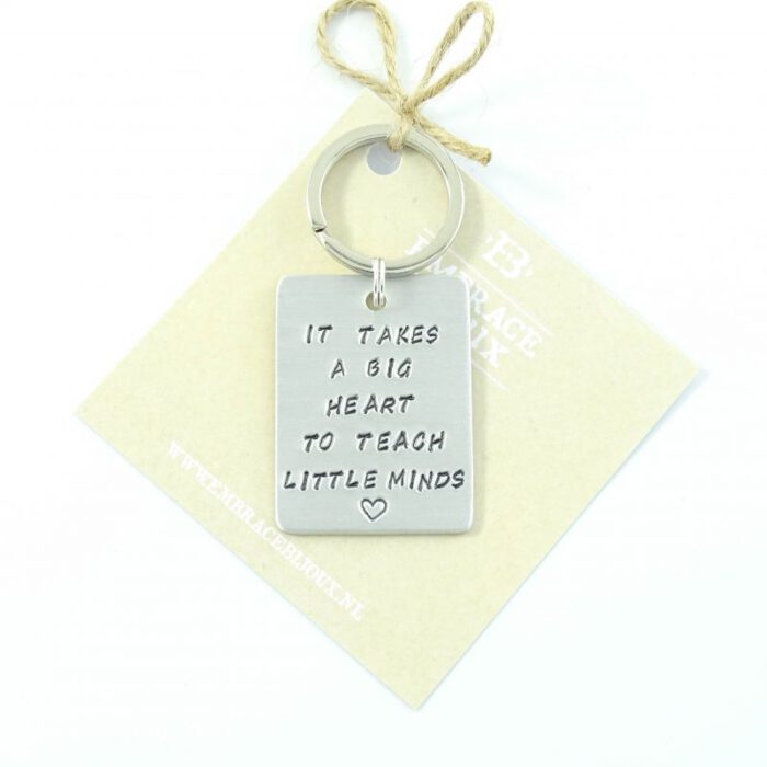 Sleutelhanger met tekst cadeau juf - it takes a big heart to teach little minds