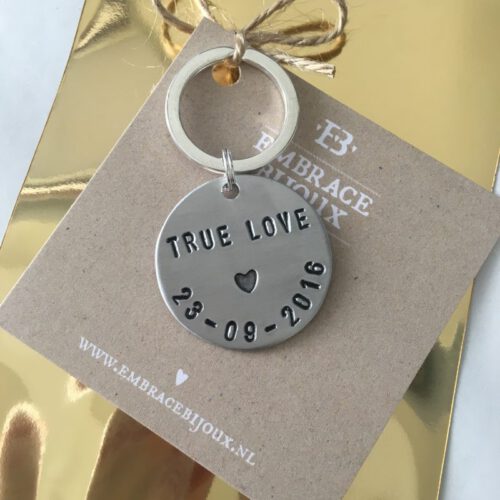 Sleutelhanger gepersonaliseerd met tekst en datum hartje - true love