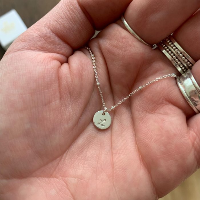 Zilveren ketting met letter - initiaal kettinkje met een of meer letters - zilver