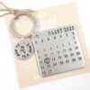 kalender sleutelhanger maart 2020 - sleutelhanger met datum relatie en sterrenbeeld