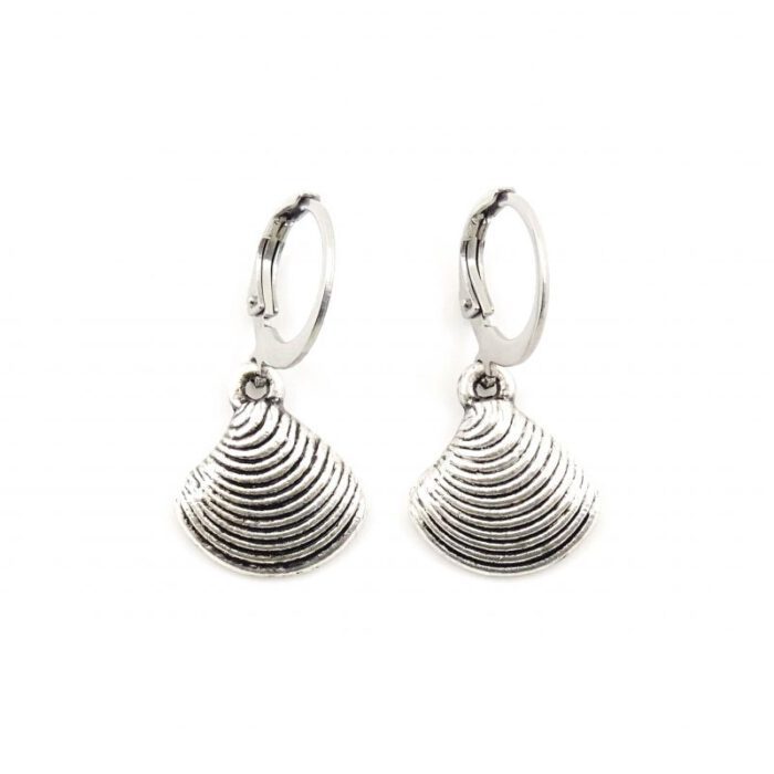 Oorbellen met schelpje zilver