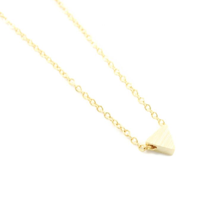 Ketting met klein driehoekje goud - minimalistisch kettinkje