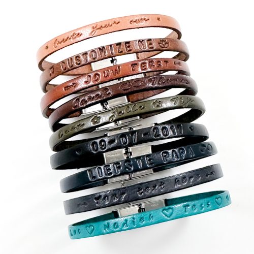 Leren armbandje gepersonaliseerd met jouw eigen tekst, naam, namen, datum, quote of stukje van jouw favoriete songtekst.