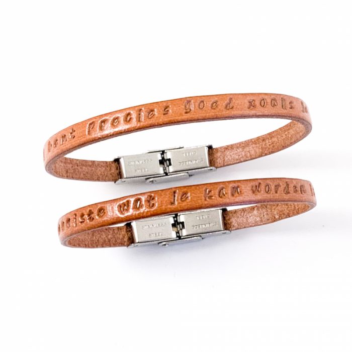 Leren armbandje gepersonaliseerd met tekst - het mooiste wat je kunt worden is jezelf