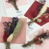 Wenskaart met droogbloemen gedroogde bloemen bedankt kus gefeliciteerd