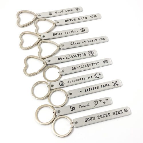 Sleutelhanger met tekst of telefoonnummer of namen of datum met symbool sterrenbeeld hartje infinity cadeau gepersonaliseerd