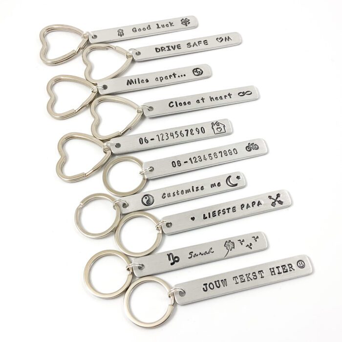 Sleutelhanger met tekst of telefoonnummer of namen of datum met symbool sterrenbeeld hartje infinity cadeau gepersonaliseerd