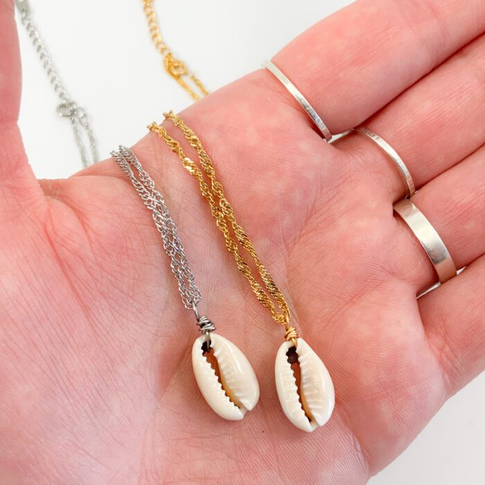 Ketting cowrie schelpje zilver of goud staniless steel kauri kettinkje