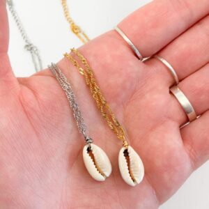 Ketting cowrie schelpje zilver of goud staniless steel kauri kettinkje