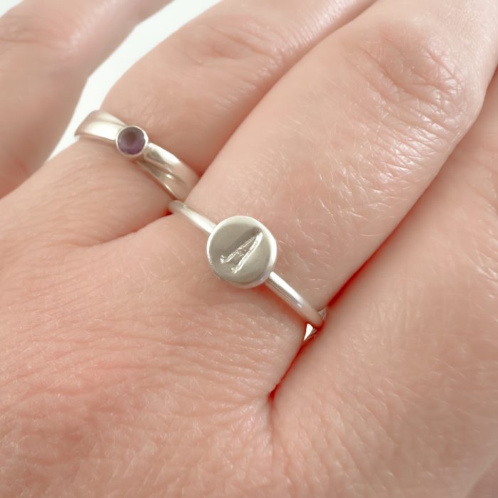 Zilveren ring met initiaal - gepersonaliseerde ring met letter 925 zilver
