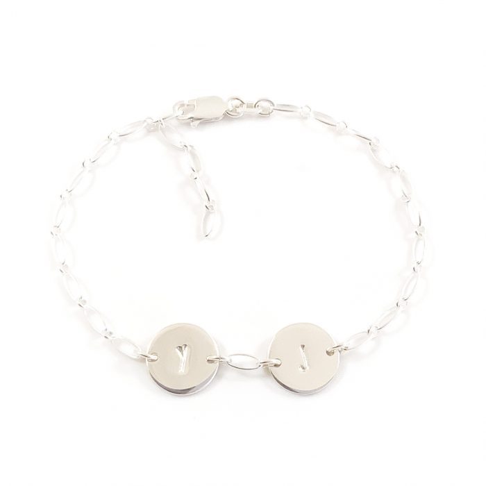 Zilveren armbandje met letters - letter armbandje zilver - letters kinderen - moederdag - cadeau verjaardag mama