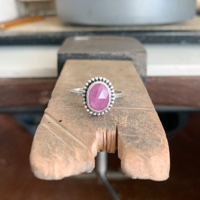 As sieraad - Zilveren ring met roze toermalijn