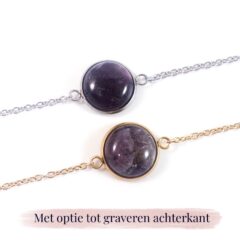 Armbandje amethist edelsteen rond – zilver of goud stainless steel - met gravure achterkant bedel - gegraveerde armband