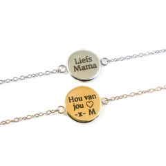 Armbandje met edelsteen aan de achterkant gegraveerd met naam datum tekst gravure - edelsteen armband met gravure