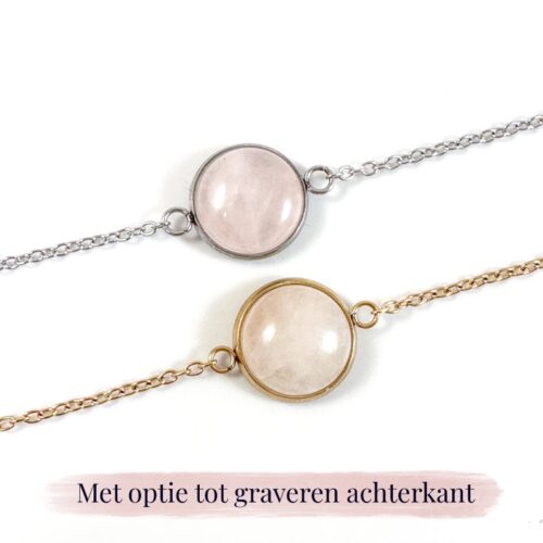 Armbandje rozenkwarts edelsteen rond – zilver of goud stainless steel - met gravure achterkant bedel - gegraveerde armband
