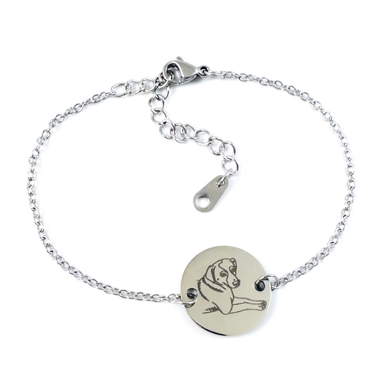 Armbandje gegraveerd met tekening. Dit kan een kindertekening zijn, een tekening van jouw huisdier of een tekst in jouw eigen handschrift. - stel jouw armband met gravure zelf samen, De achterkant van het bedeltje kan ook gegraveerd worden. Stainless steel armbandje graveren.