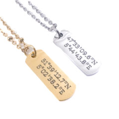 Ketting met coördinaten - kettinkje gps coördinaten - zilver goud stainless steel - cadeau herinnering reizen verhuizen liefde trouwen